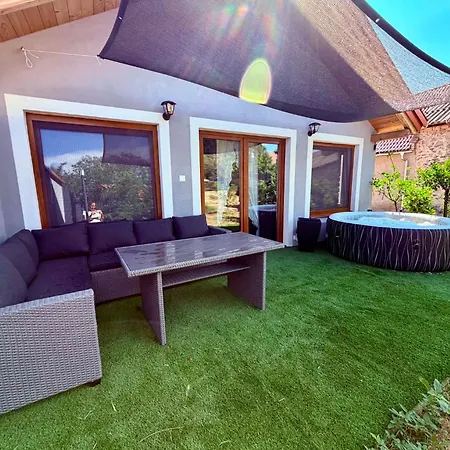 Romantic House With Jakuzzi Appartement *